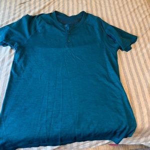 Lululemon mens shortsleeved Henley